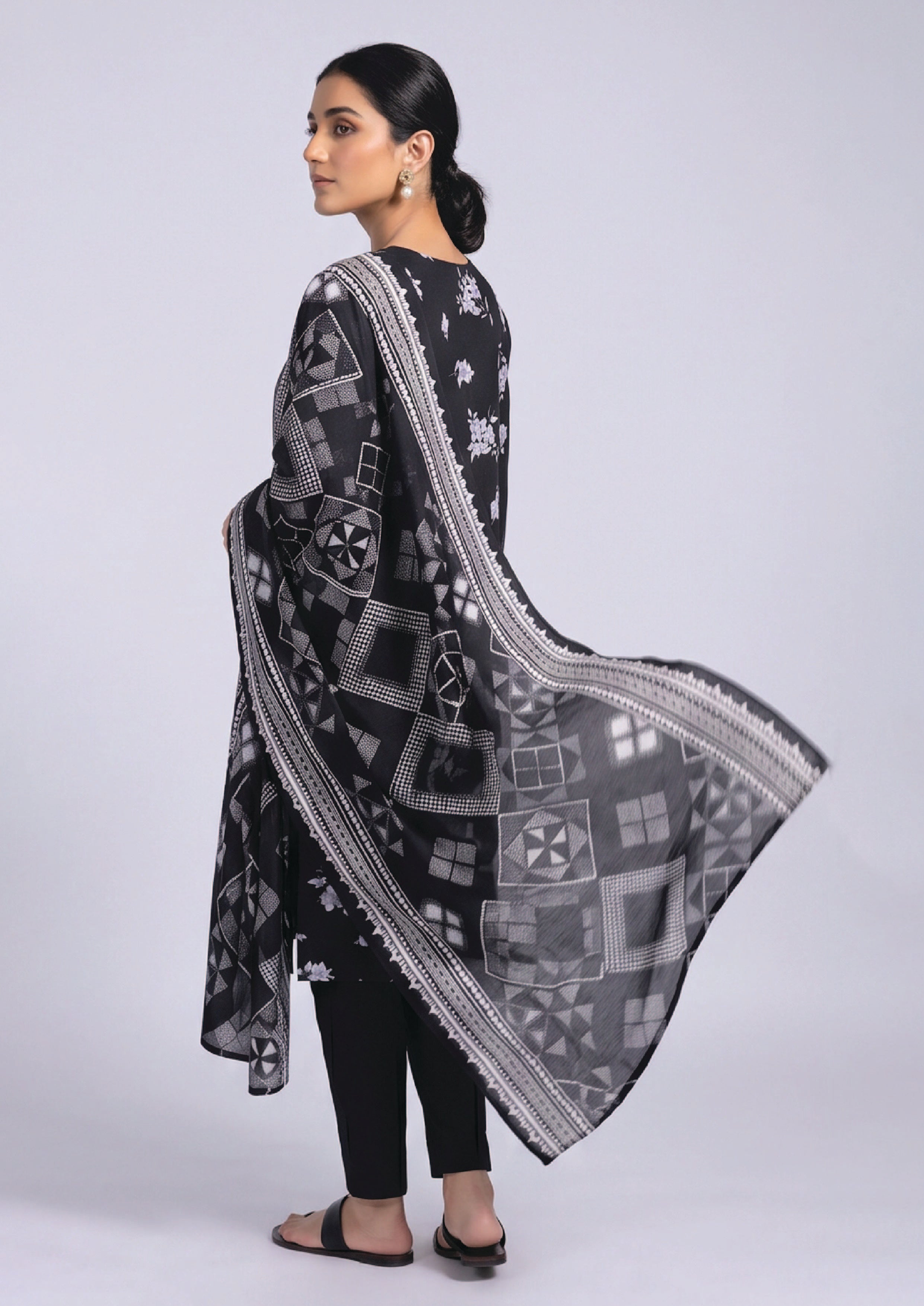 3 Piece Stitched Lawn Suit
