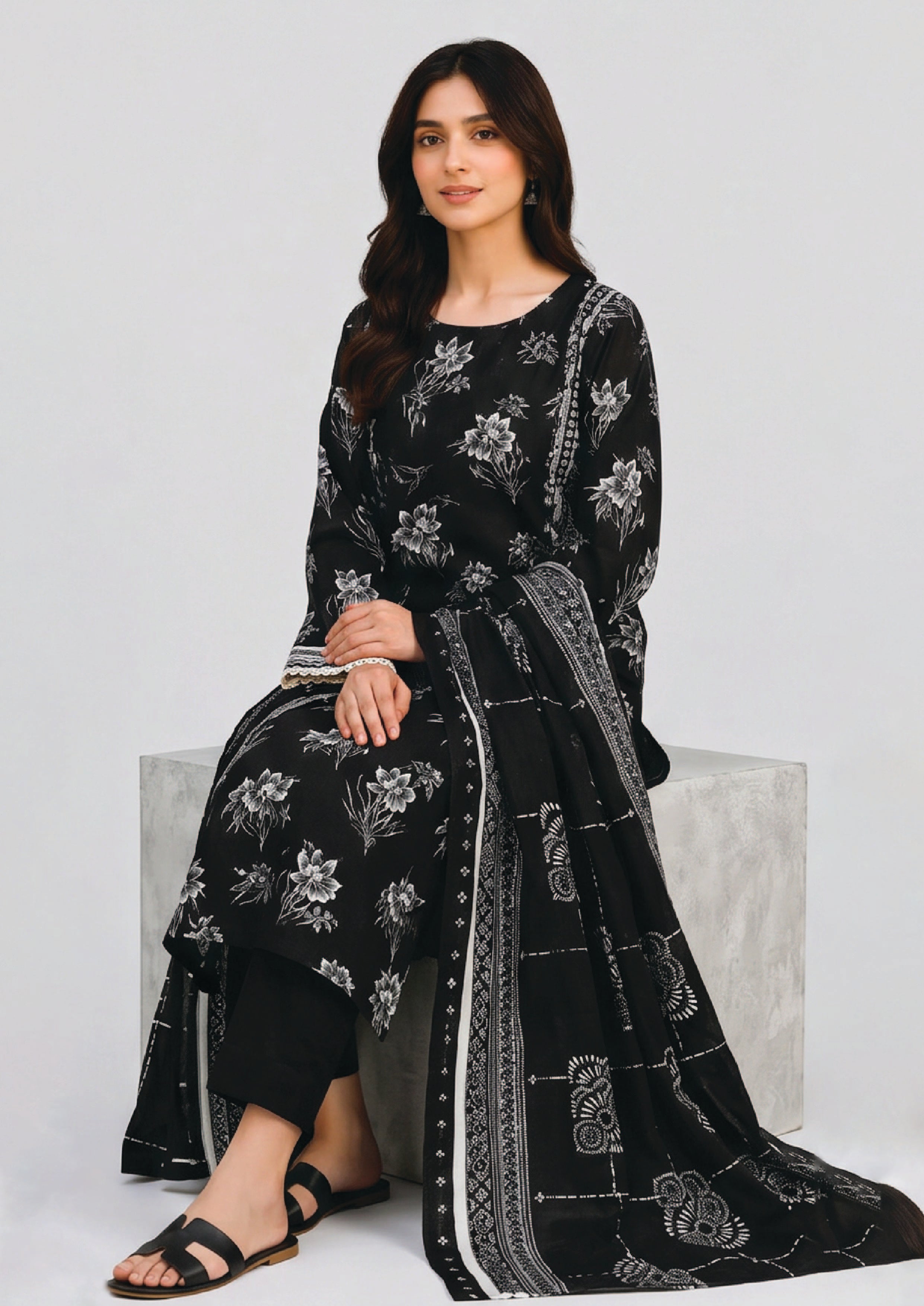 Botanical Sketch Noir grid patterned dupatta with floral medallions