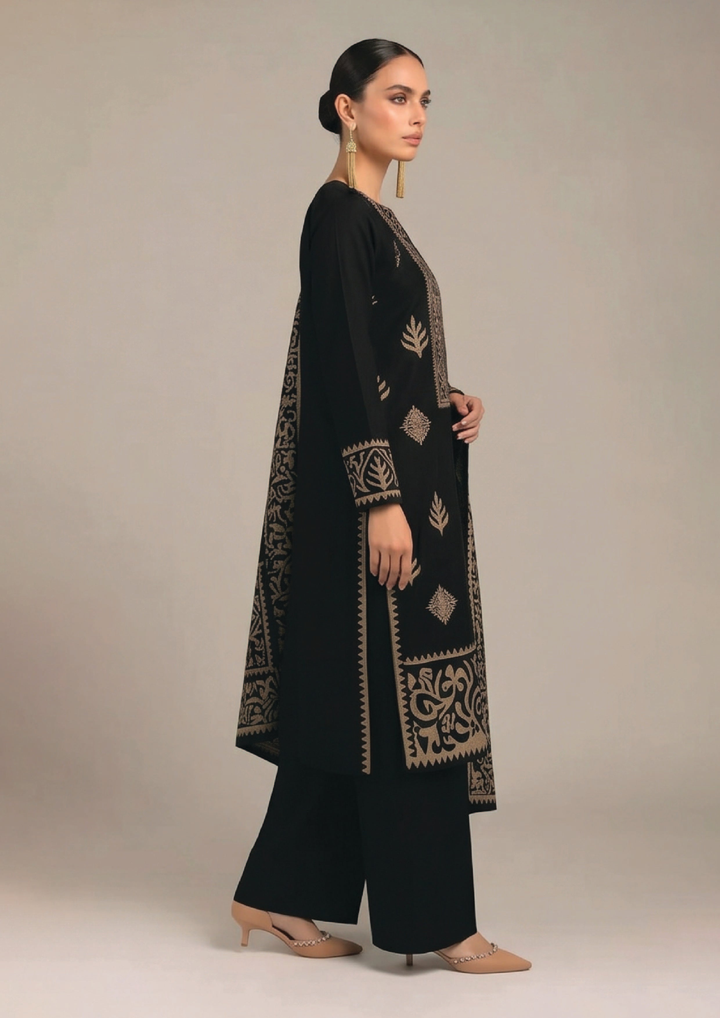 Gilded Noir black and gold Pakistani lawn suit front look with bold botanical printed dupatta and heavy hem border