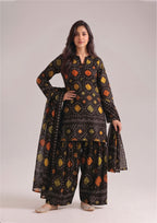 Radiant Chunri Noir Pakistani lawn suit with black kurta, pleated Patiala shalwar and matching chunri print dupatta