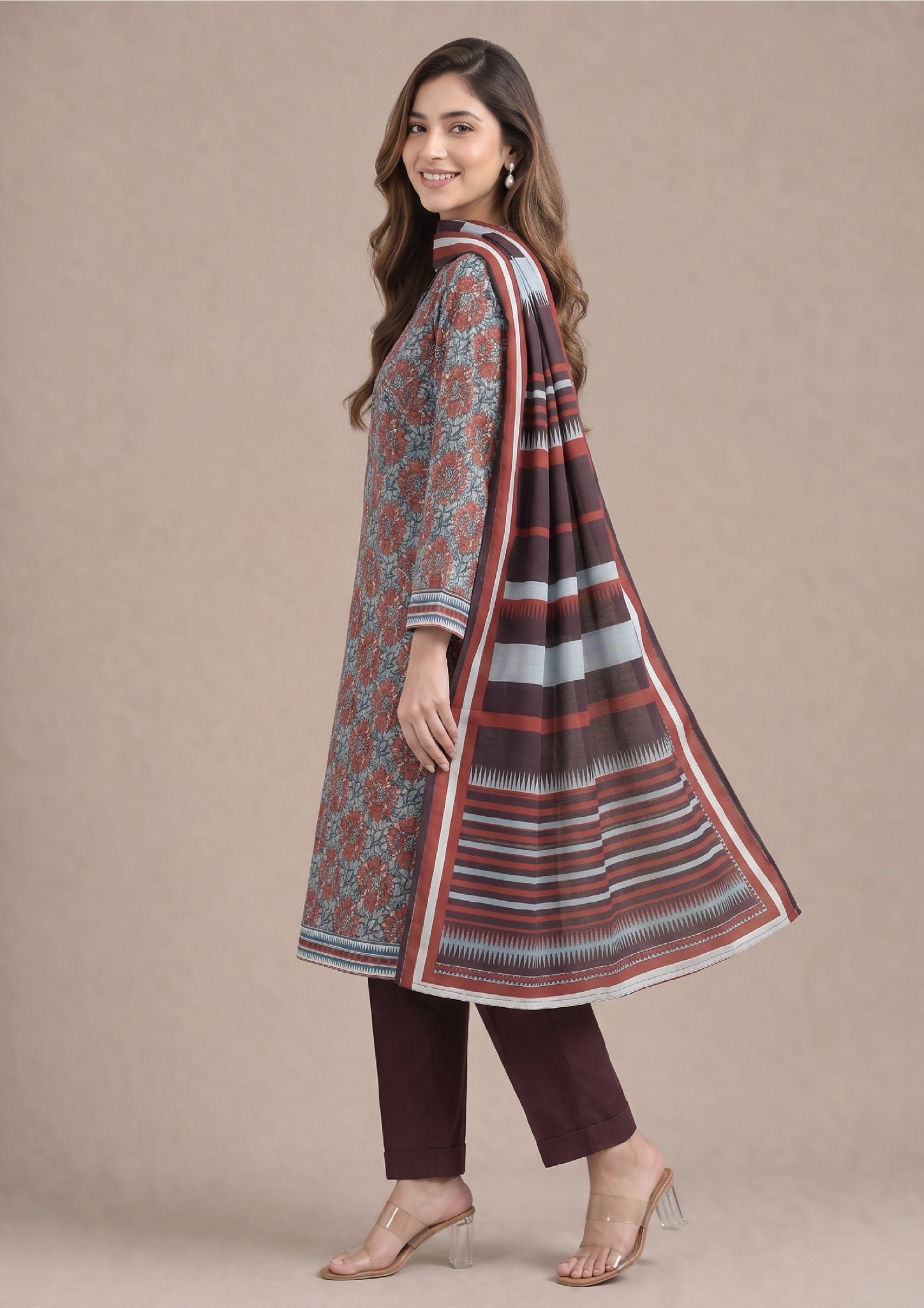 Rustic Garden 3 Piece Stitched Lawn Suit from the fasl-e-rang collection by Mirasl.
